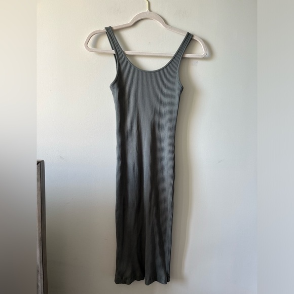 Aritzia Wilfred Free Ribbed Midi Dress - Picture 6 of 7